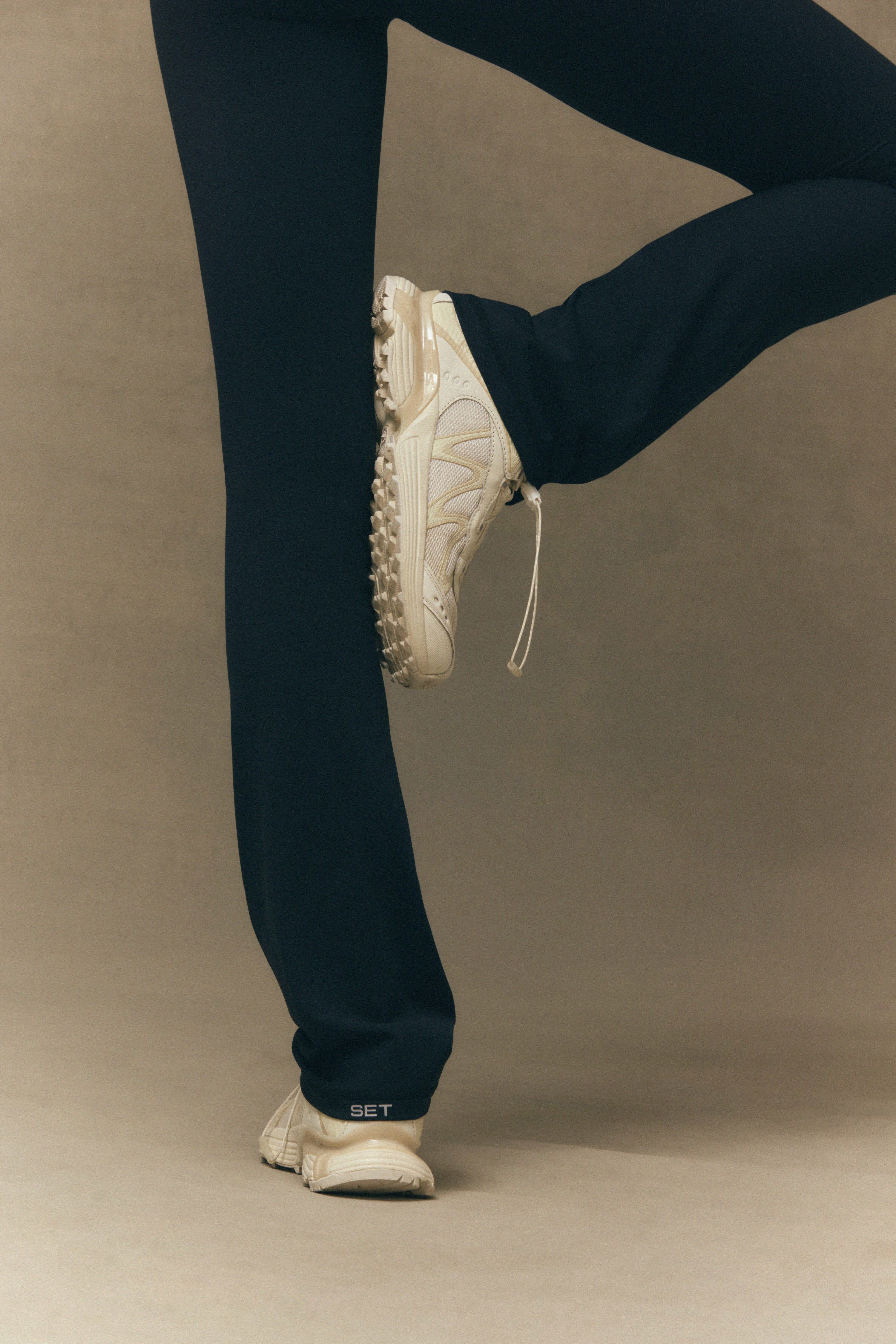 Alternative view of Breathe 1.0 Straight High-Rise Leggings - Onyx